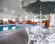 Quality Inn & Suites Eldridge Davenport North - С бассейном