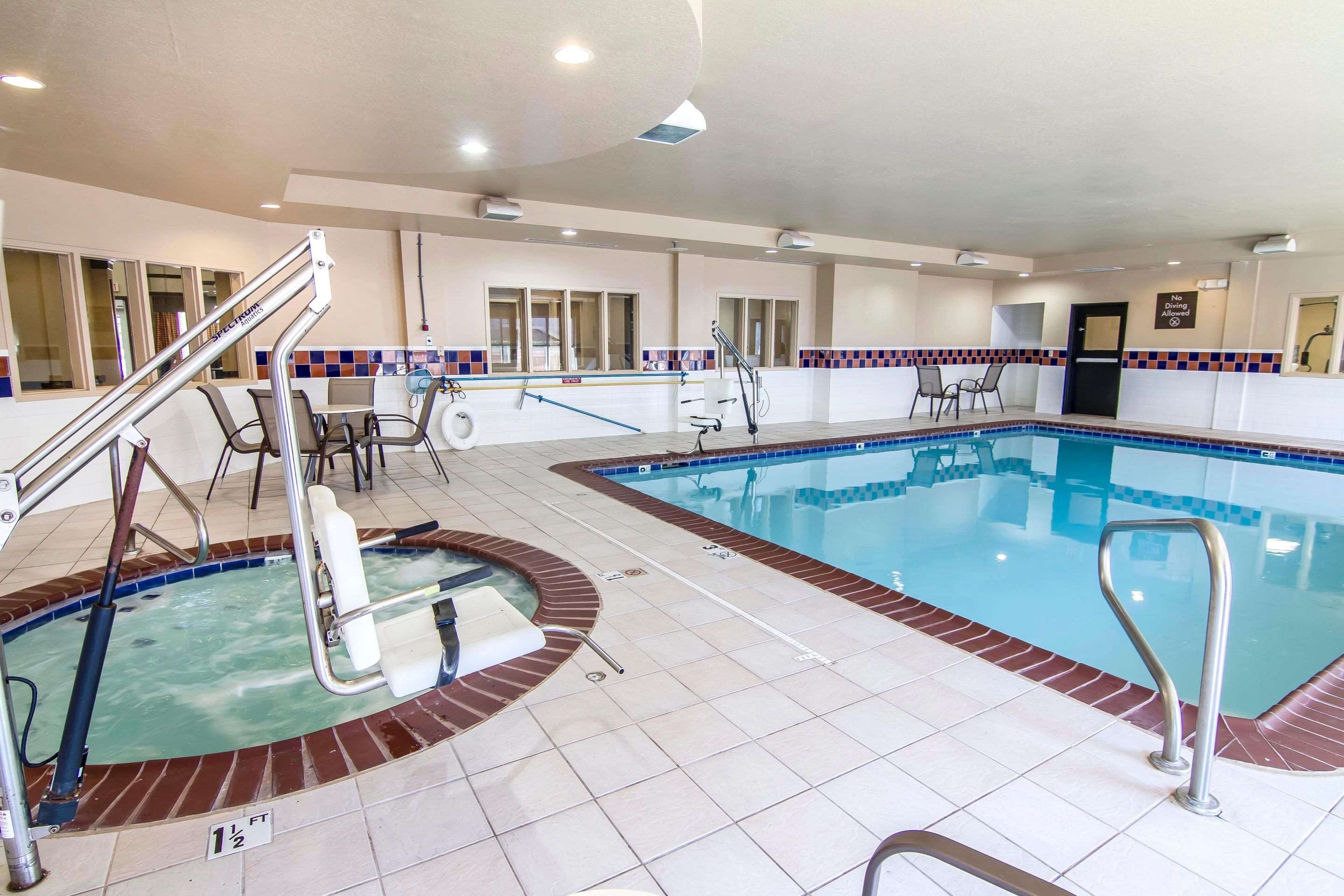 Quality Inn & Suites I-35 E/Walnut Hill