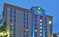 Holiday Inn Express & Suites Atlanta N-Perimeter Mall Area Hotels in Sandy Springs