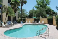 La Quinta Inn & Suites by Wyndham Sarasota Downtown Hotels in Sarasota