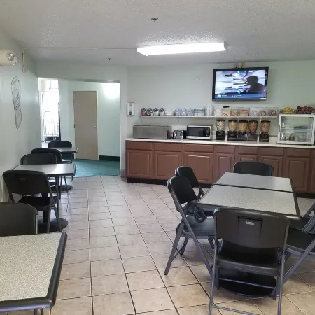Simple Rewards Inn
