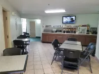 Simple Rewards Inn - parking
