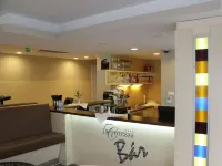 La Contessa Castle Hotel - ที่มีบาร์
