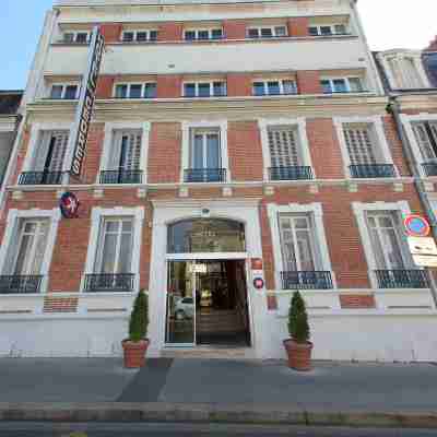 Hôtel des Cèdres Hotel Exterior