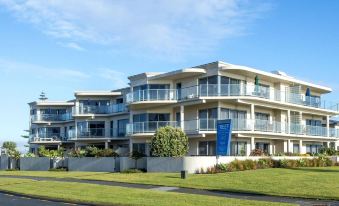 The Reef Beachfront Apartments