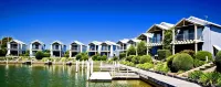 Captains Cove Resort - Waterfront Apartments