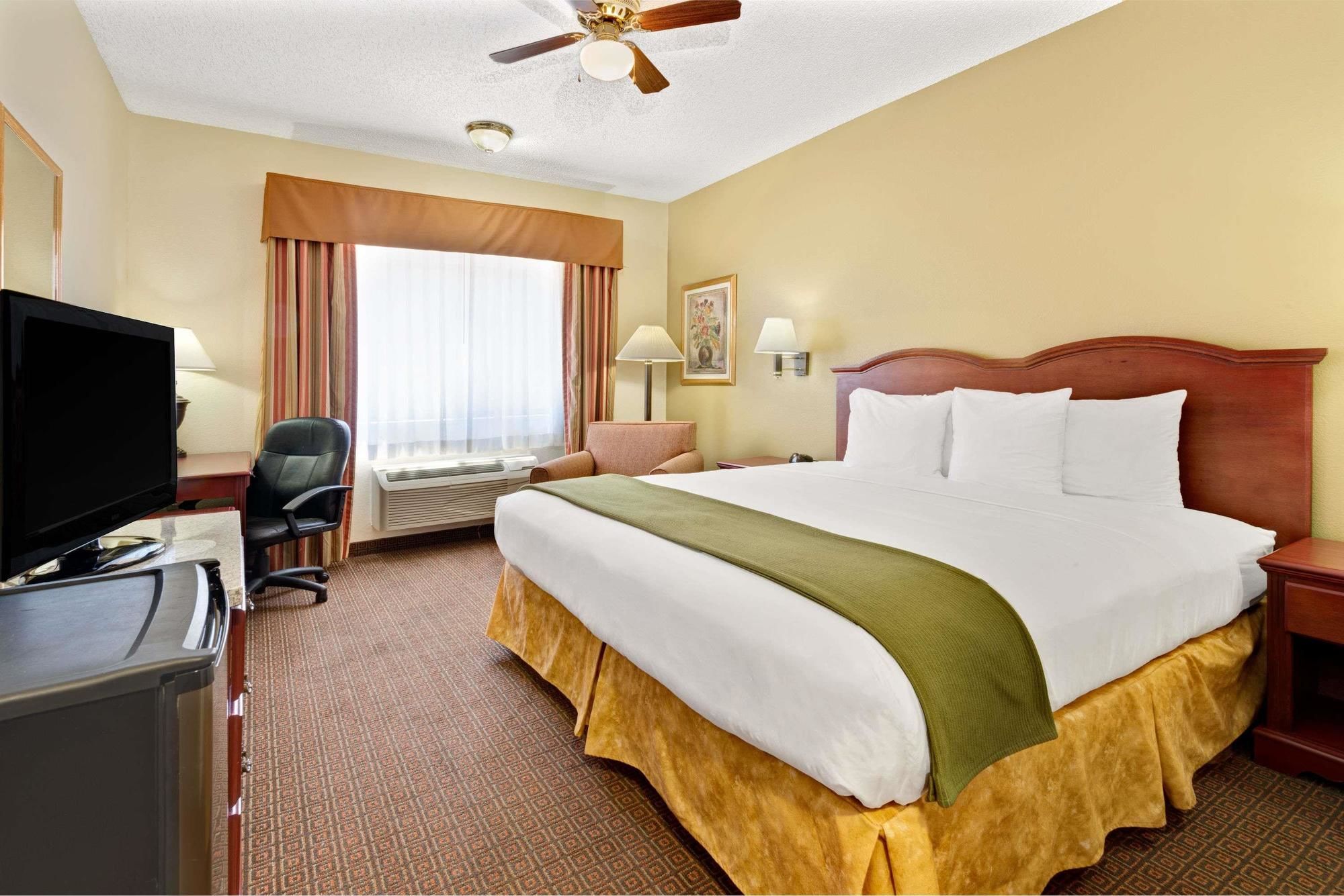 Days Inn by Wyndham Bernalillo