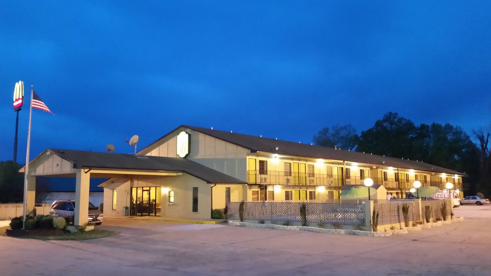 Super 8 by Wyndham Clarksville AR