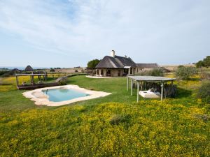 Hlosi Game Lodge - Amakhala Game Reserve