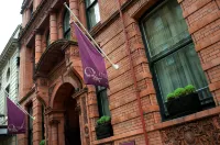 Quebecs Hotels in Leeds