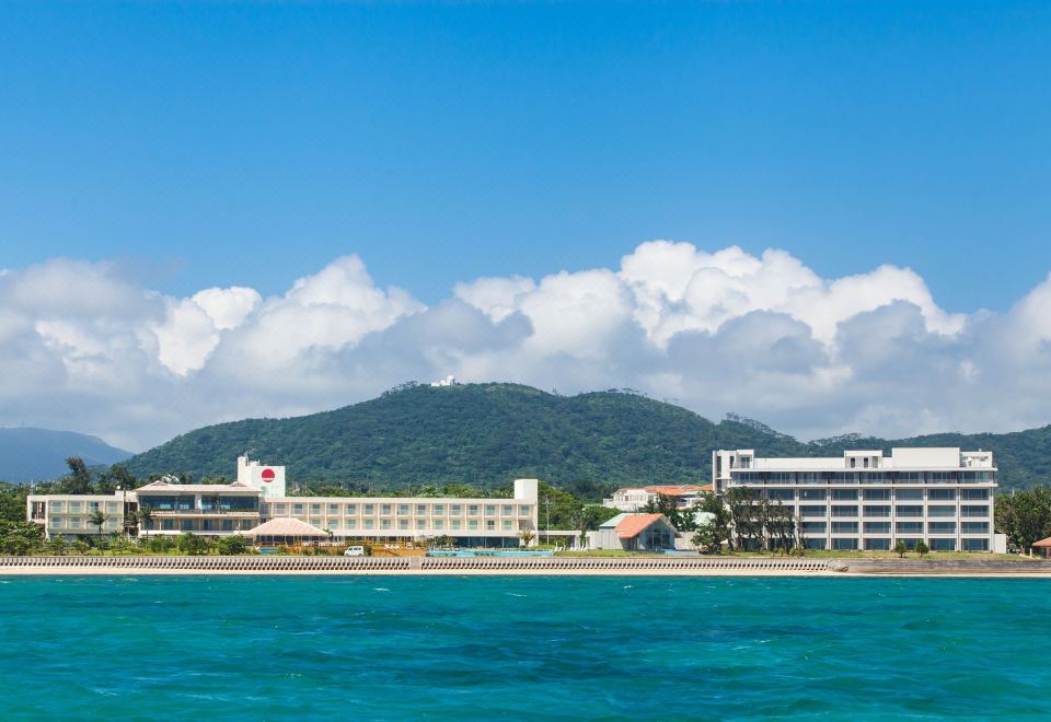 3. Beach Ho..