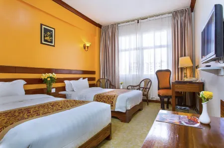 Eastland Hotel Отели рядом с достопримечательностью «Джирафф Сентр»