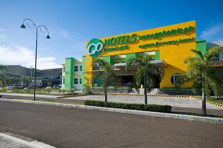 Go Hotels Dumaguete Отели рядом с достопримечательностью «Sisters of St Paul of Chartres Monument»