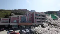 U Castle Hotel