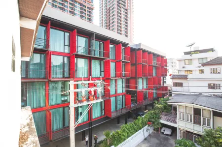 Sleep Box Sukhumvit 22