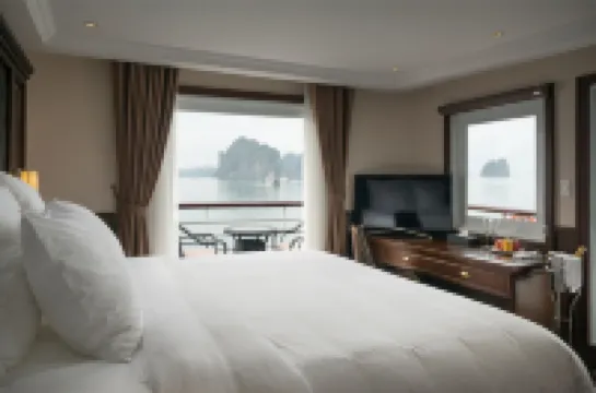 Paradise Elegance Cruise Halong Hotels near Bãi tắm