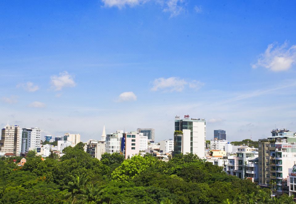 호앙 럭셔리 호텔 외관