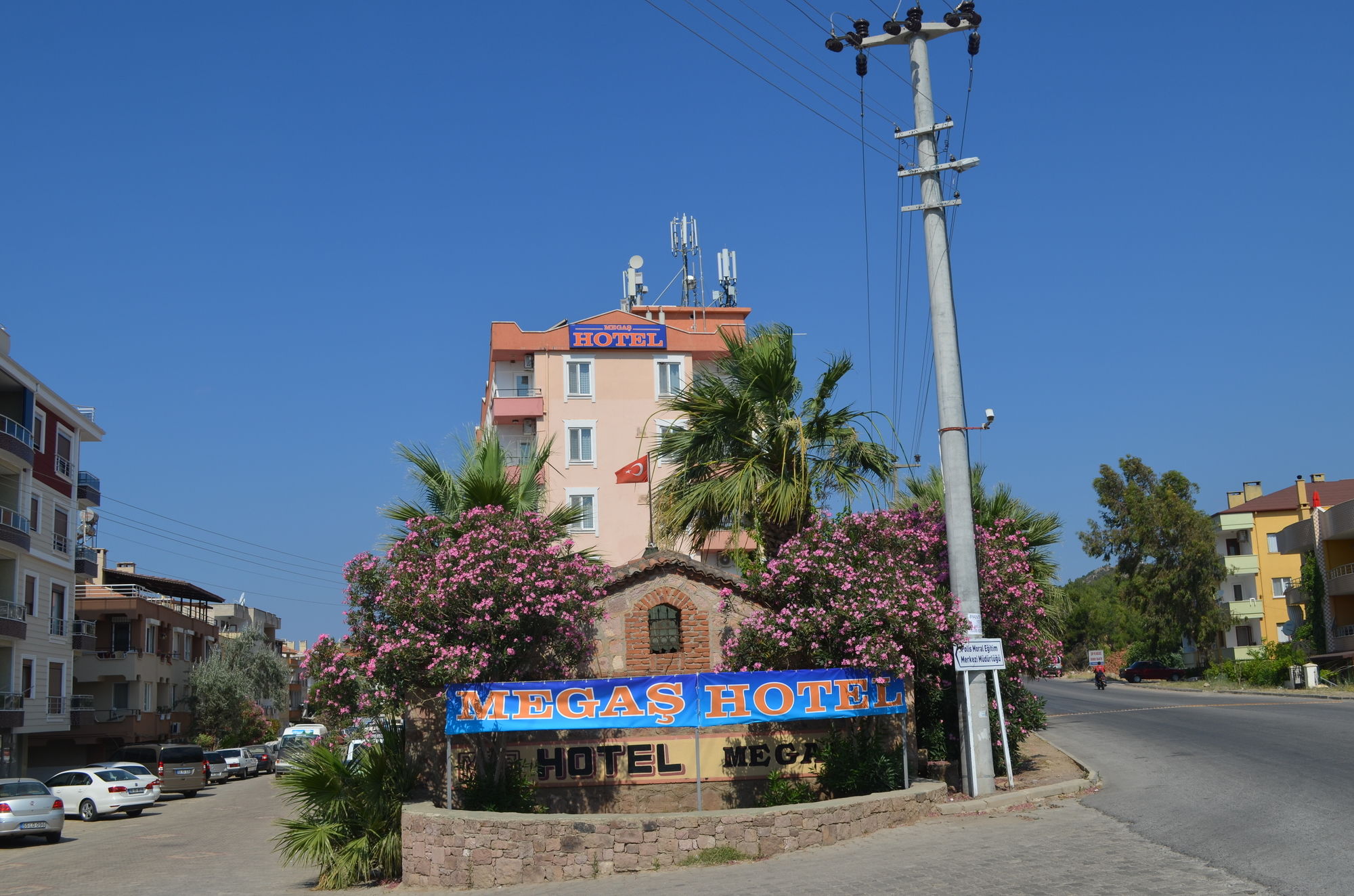 Megas Hotel