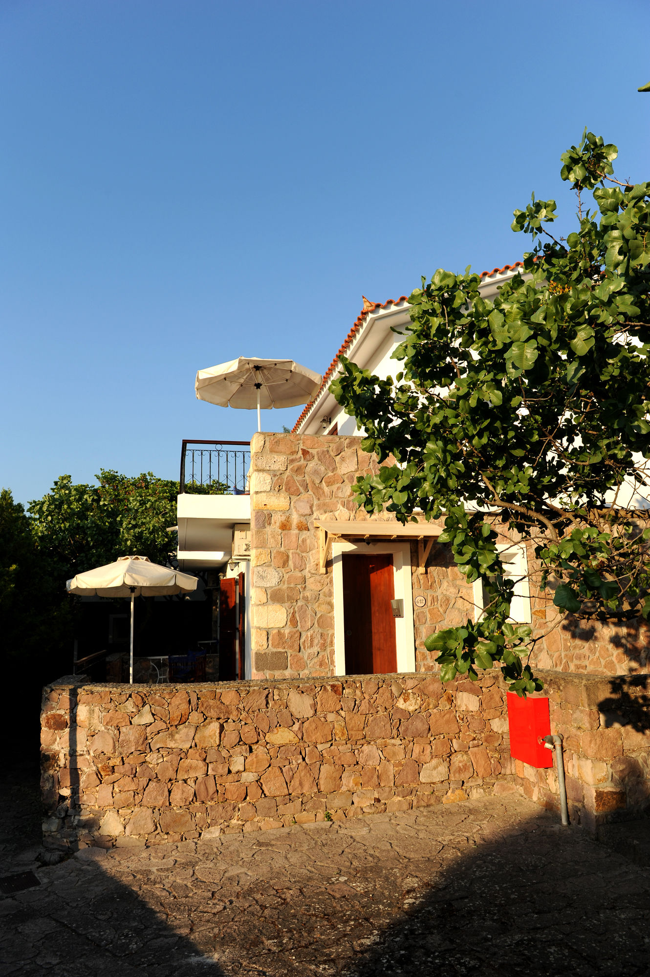 Delfinia Hotel & Bungalows