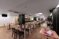 Yusra Inn Hotel Bekasi Hotel a Rawalumbu