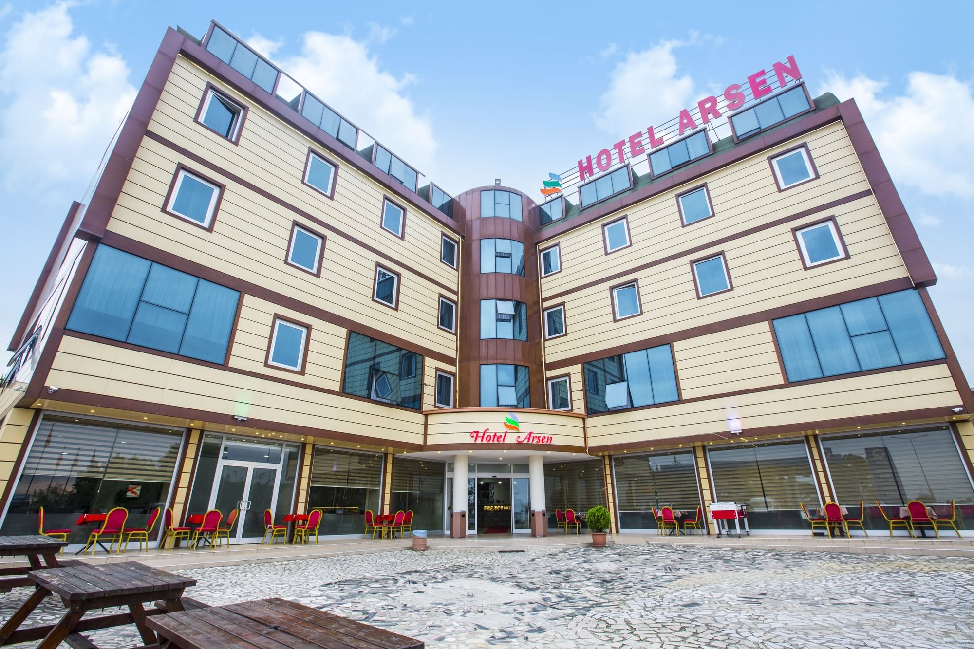 Arsen Hotel