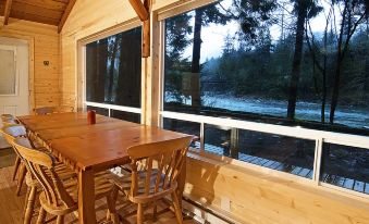 Wild Sky Escape - One Bedroom Cabin with Hot Tub