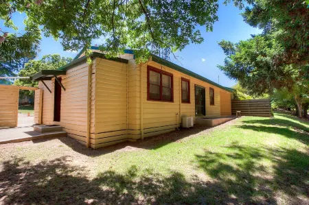 Bright Riverside Holiday Park Отели в г. Брайт