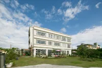 Water Reflections at Ease Guest House Hotels in Donggang Town