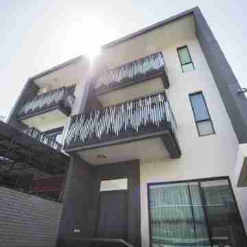 East Cube B&B Hotel Exterior