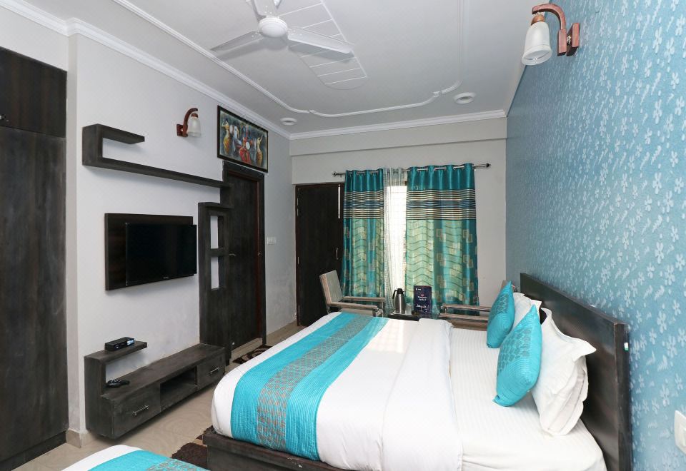 OYO 11877 Royal Residency