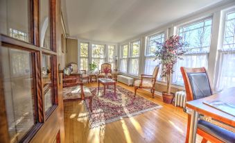 The Sonata Inn - Housity
