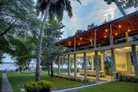 Thotupola Lakeside Hotels in Piliyandala
