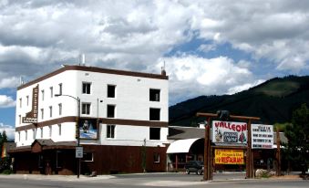 Colter's Lodge