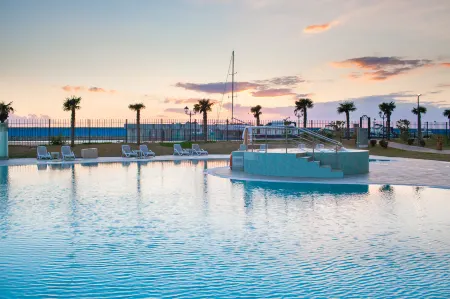 Radisson Blu Resort & Congress Centre, Сочи Отели рядом с достопримечательностью «Имеретинский пляж»