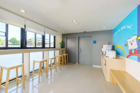 Hop Inn Lopburi Отели рядом с достопримечательностью «Phra Prang Sam Yot»