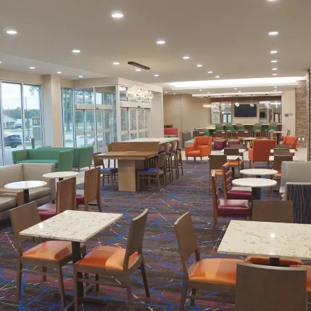 La Quinta Inn & Suites by Wyndham Waco Downtown - Baylor