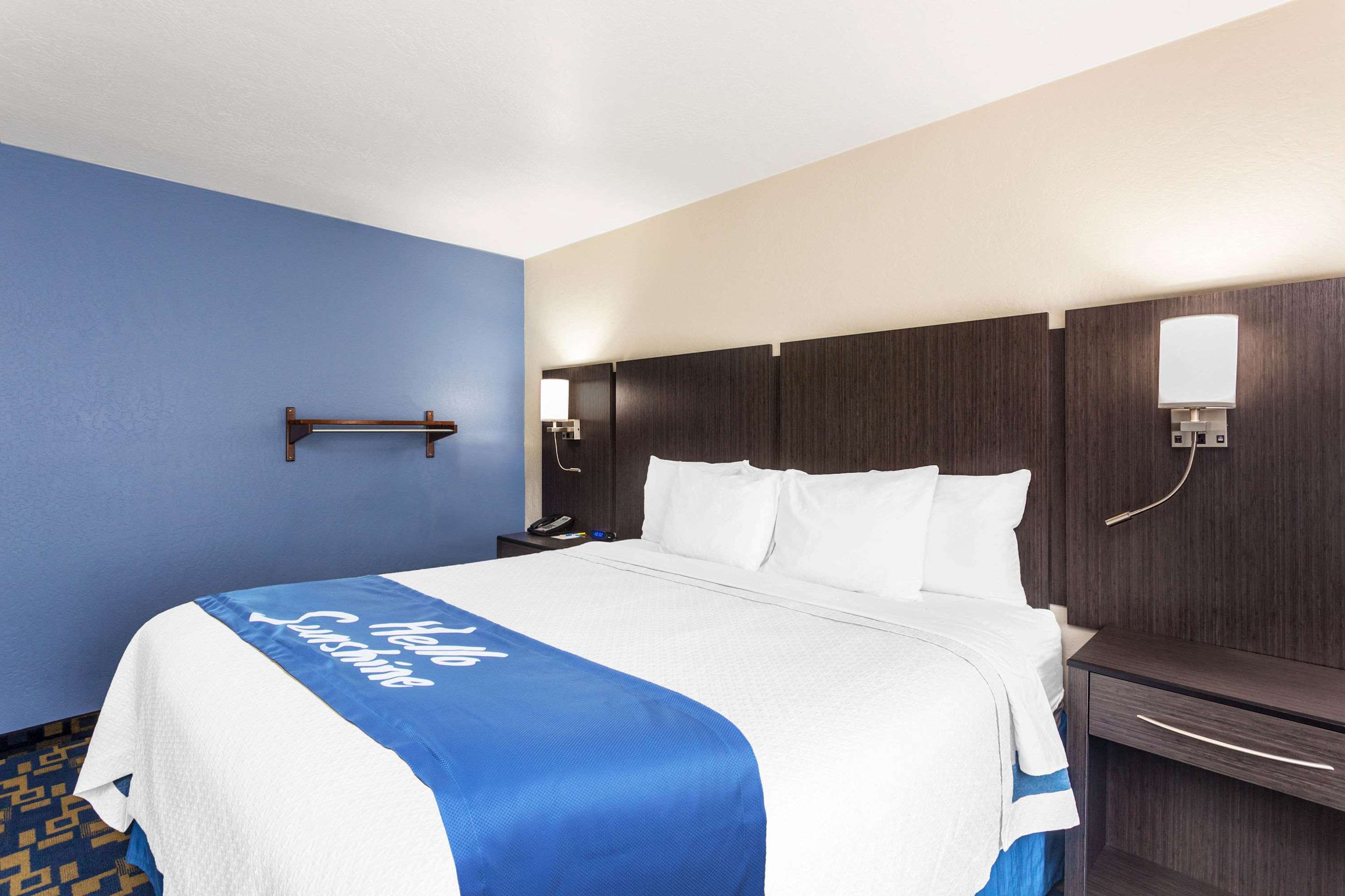 Days Inn & Suites by Wyndham East Flagstaff