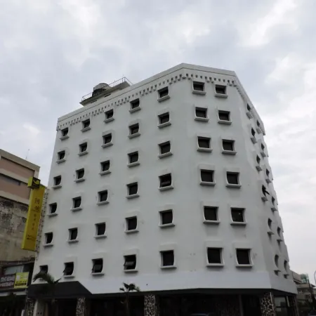 Meci Hotel Отели рядом с достопримечательностью «Пляж Чисинтан»