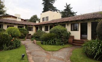Hotel Las Caballerizas - Housity