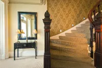 Number 10 Hotel Hotels in Гіффнок