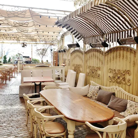Meg-Lozenetz Hotel Отели рядом с достопримечательностью «ThaimOut»