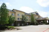 Fairfield Inn & Suites Denton Hôtels à : Denton