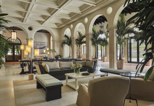 포시즌스 호텔 앳 더 서프 클럽