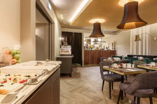 Exe Almada Porto Отели рядом с достопримечательностью «Ратуша Порту»