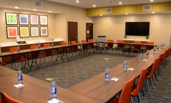 Holiday Inn Express & Suites Pittsburgh - Monroeville