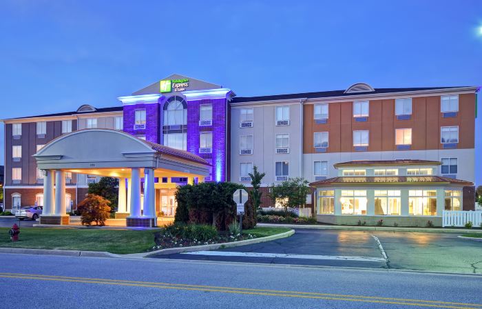 Holiday Inn Express & Suites SCHERERVILLE by IHG