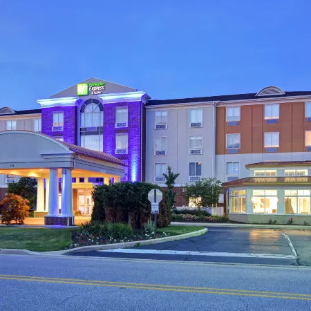 Holiday Inn Express & Suites SCHERERVILLE by IHG