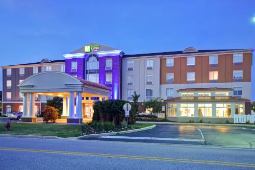 Holiday Inn Express & Suites SCHERERVILLE by IHG