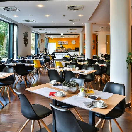 Hotel Frankfurt Messe Affiliated by Meliá Отели рядом с достопримечательностью «Боккенхайм»