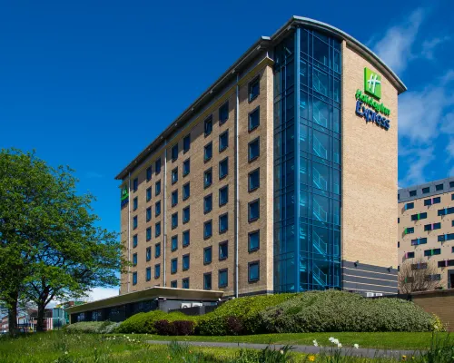 ホリデイ イン エクスプレス リーズ シティ センター by IHG リーズ中央図書館周辺のホテル